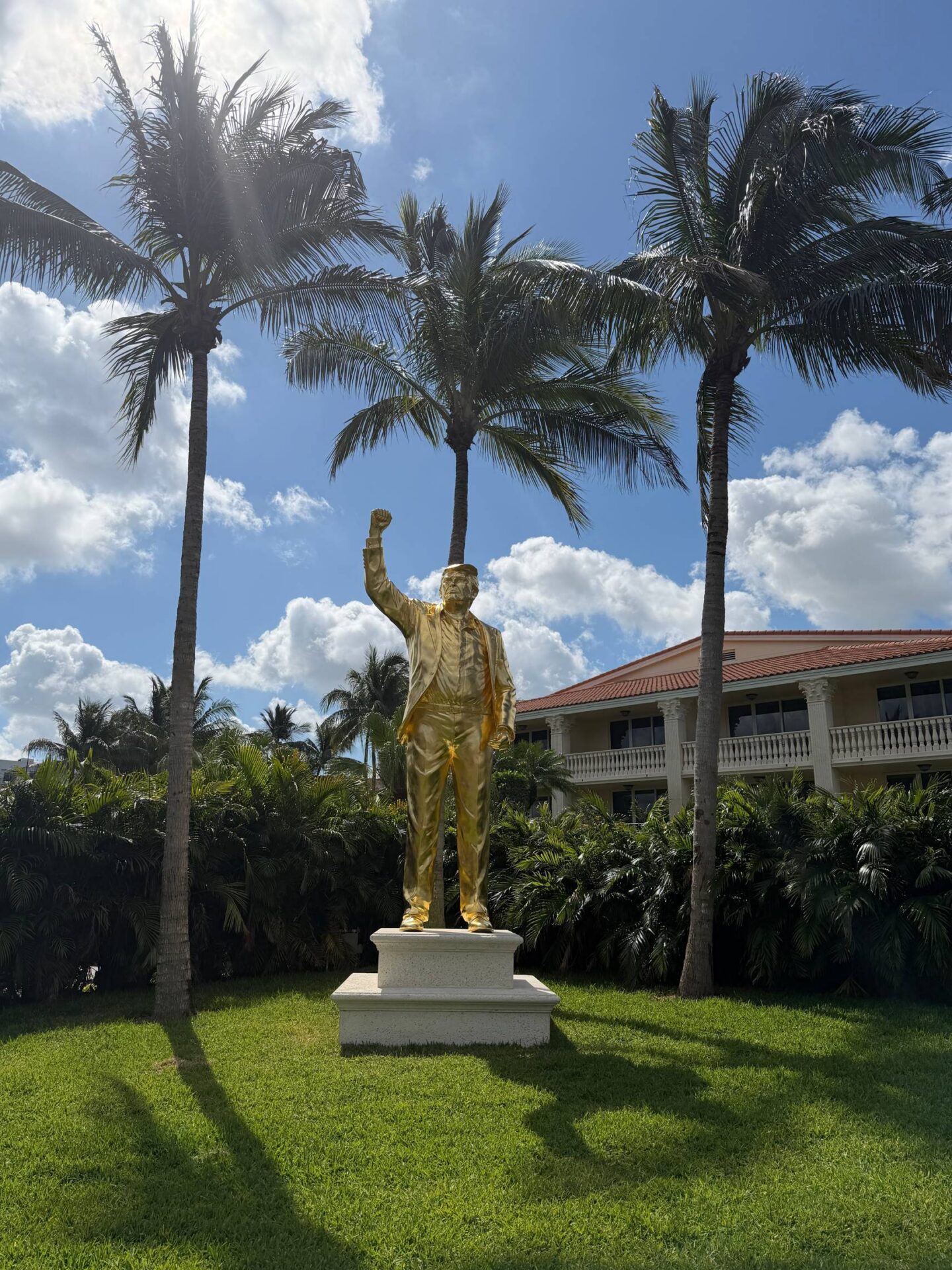 statue Donald Trump Trump Doral