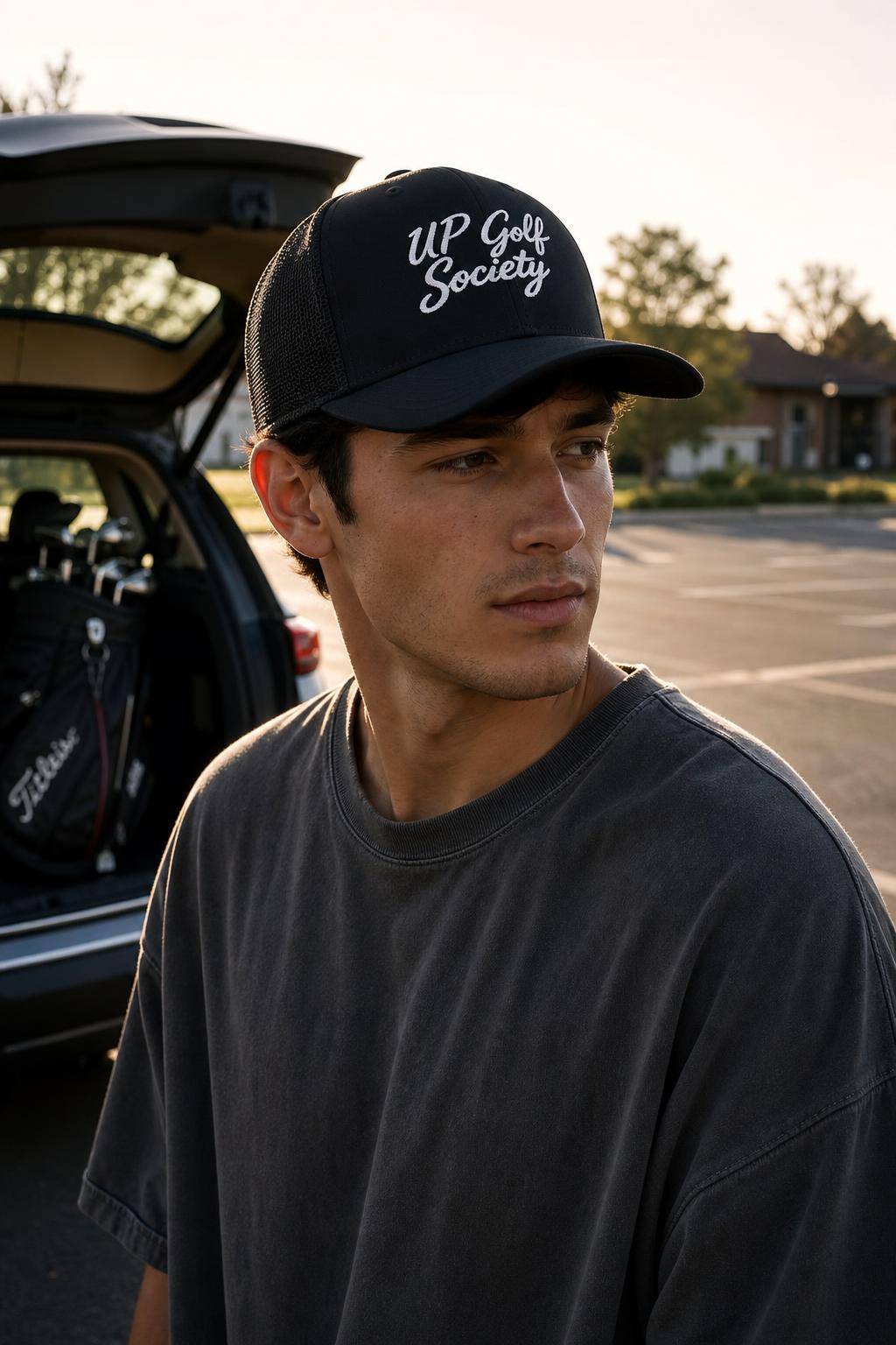 Casquette Clubhouse Trucker noire portée en situation