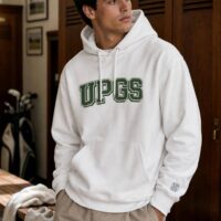 Sweat à capuche blanc Heritage 2.0 porté en situation